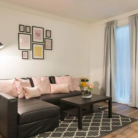Spacious Apartment In Old Riga Exterior photo
