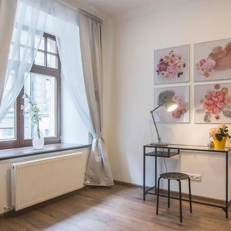 Spacious Apartment In Old Riga Exterior photo