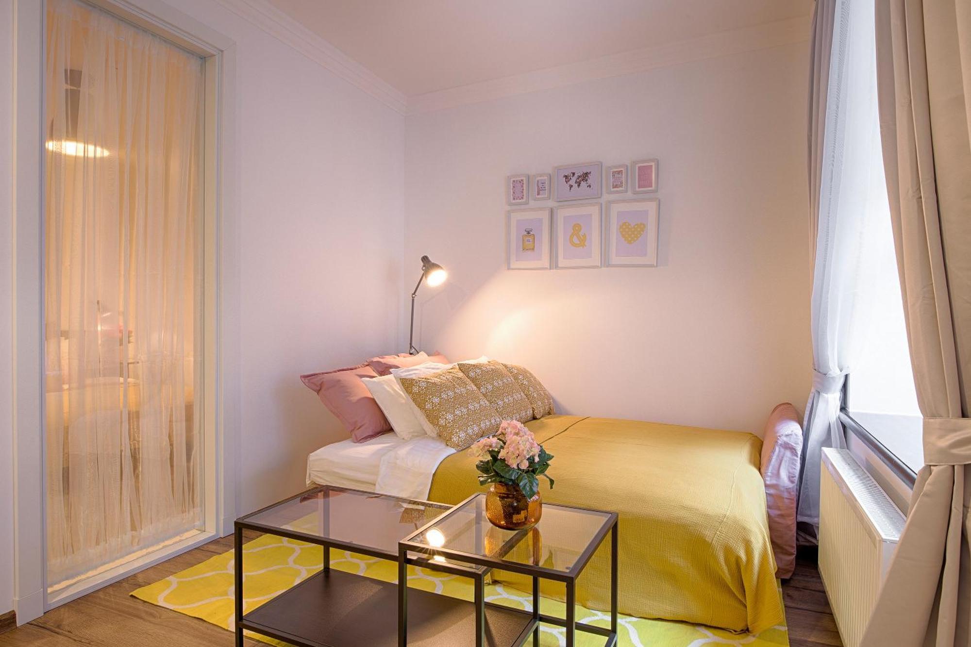 Spacious In Old Apartamento Riga